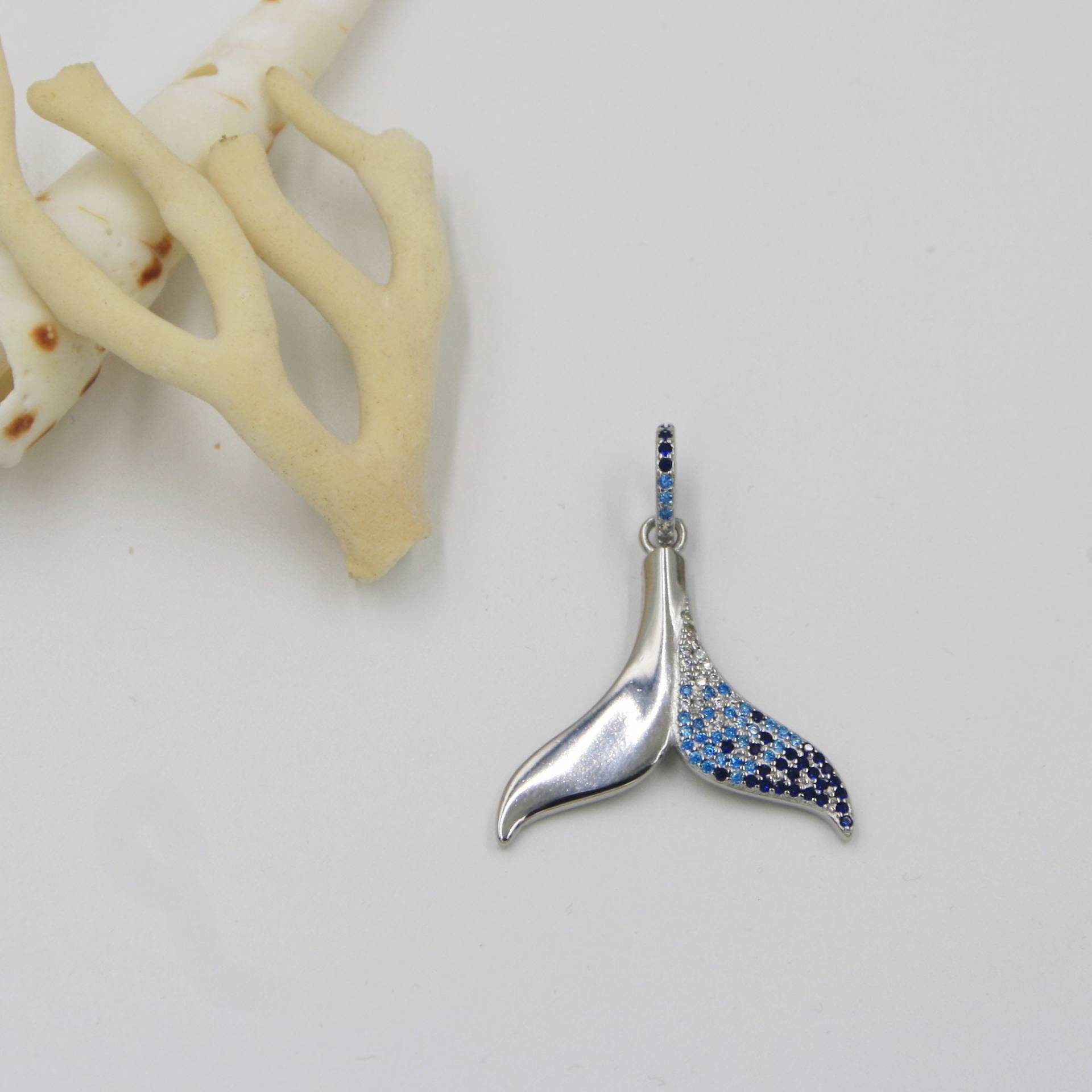 Nautical Symbol Pendant With Whale Fin Design, Silver Jewelry, Chain Optional, Women's Gift Packaging von exclusiv242