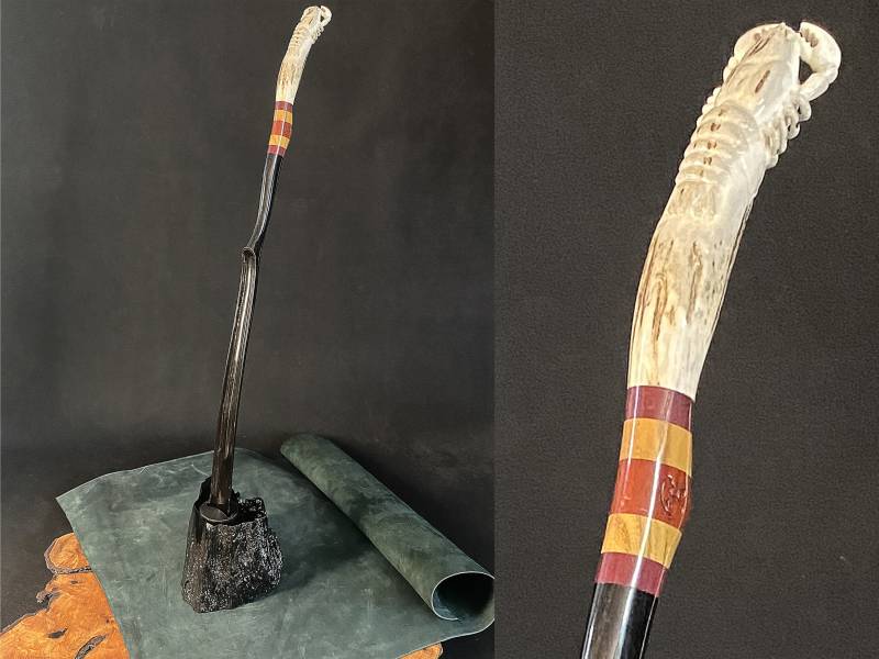 Handgefertigter Schuhanzieher Mit Ständer, Geschnitztes Elch-Horn, Sumpf-Eichen-Basis von exclusive1souvenirs