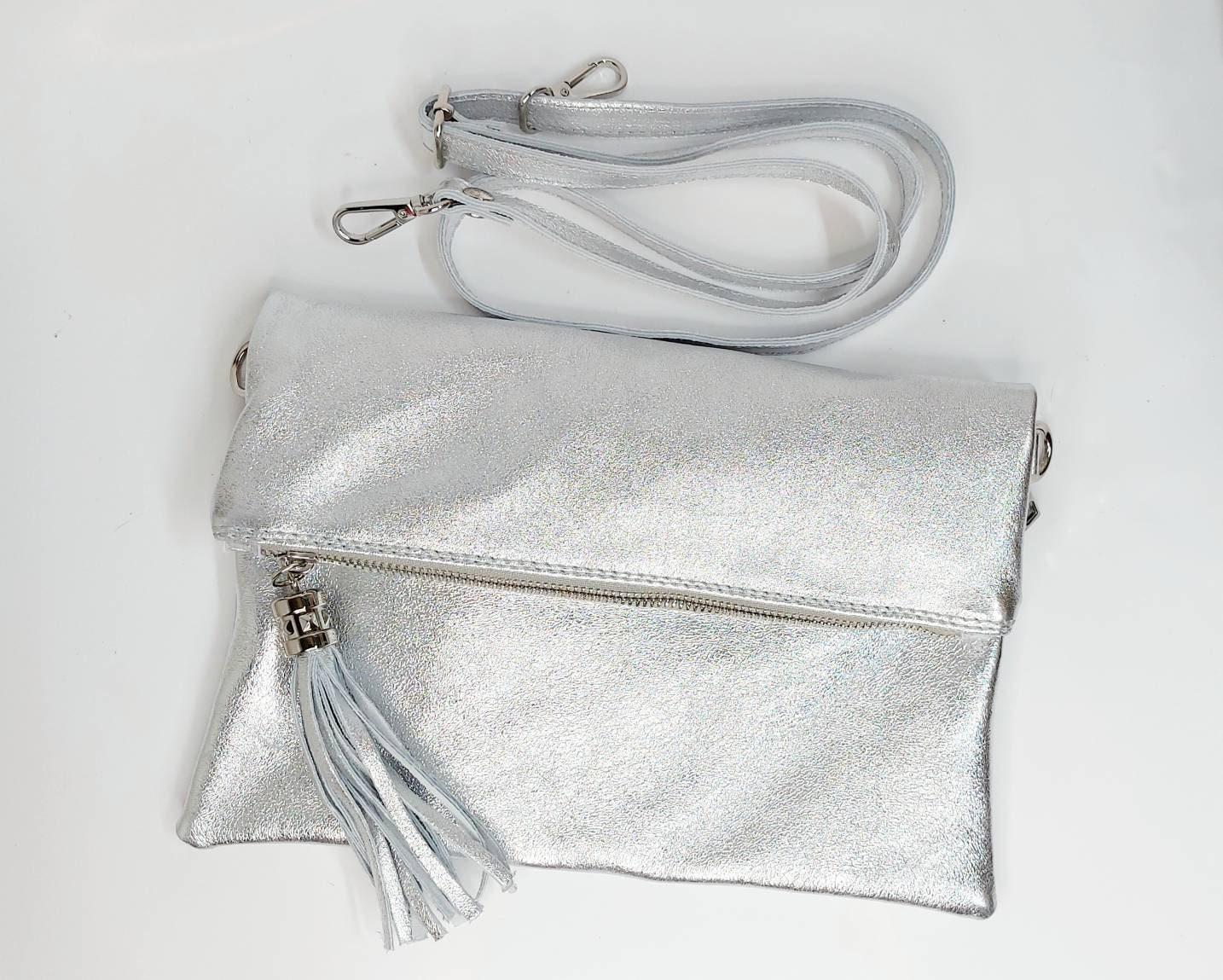 Silberne Echtleder Umhängetasche, Crossbody Messenger Tasche Aus Echtem Leder, Tablet-Buchtasche Mit Reißverschluss, Hochzeitstasche von exhibitleather