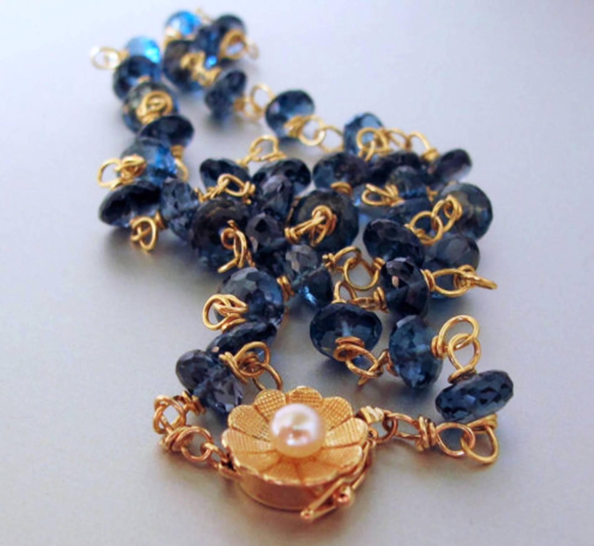 14K Solid Gold London Blau Topas Halskette 14K Solid Gold London Blau Topas Halskette von exquiscustomjewelry