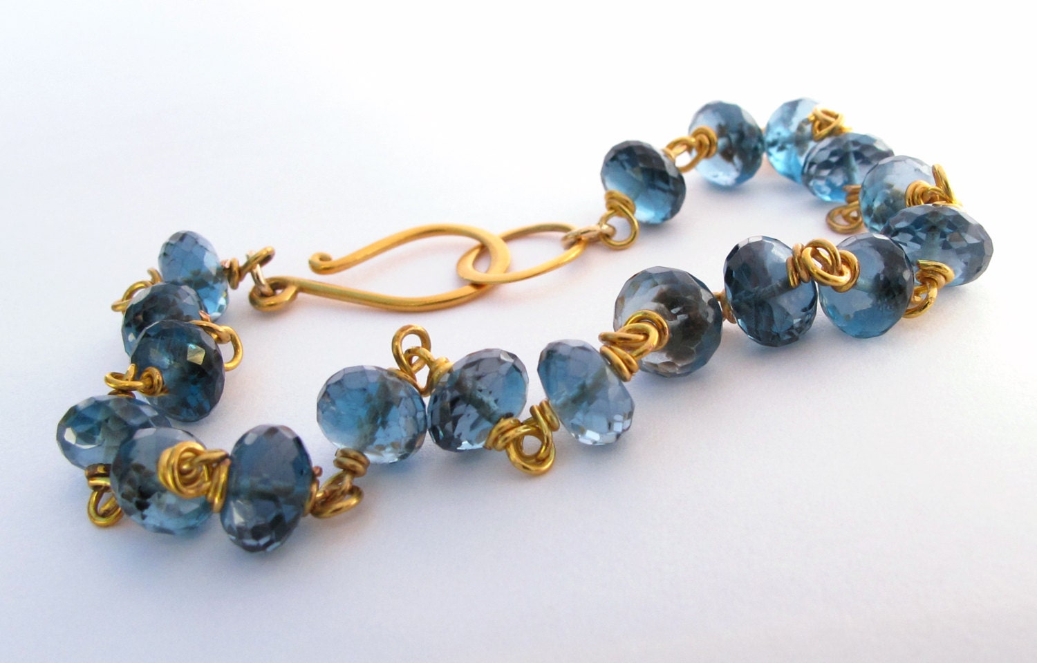 18 K London Blautopas Armband 18 K London Blautopas Armband von exquiscustomjewelry