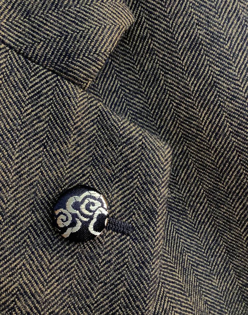 Herren Revers Pin Button Anstecknadel Seide Runde Benutzerdefinierte Anstecknadeln Schwarz Gold Boutonniere Freund Geschenk Unter 20 Für Männer von exquisitelapel