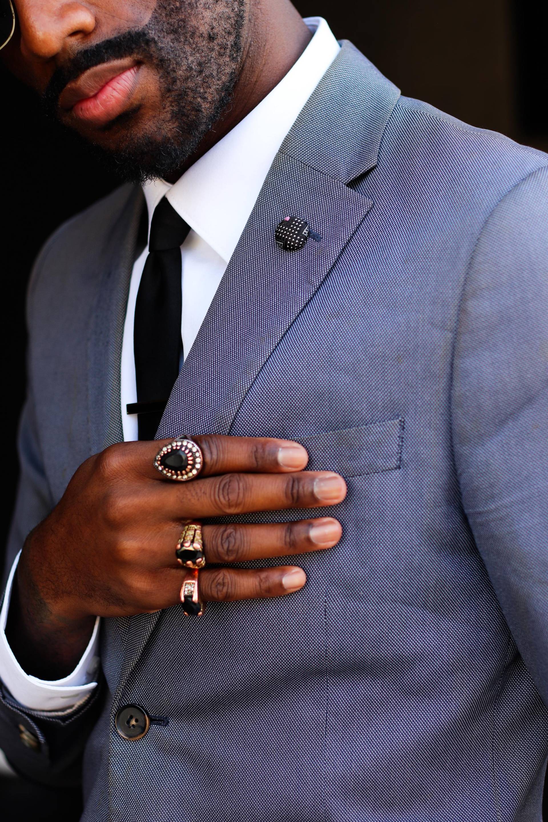 Revers Pins Herren Pin Button Anstecknadel Benutzerdefinierte Schwarz Weiß Seide Runde Boutonniere Freund Geschenk Für Männer Groomsman Anzug Revers Pins Herren Pin Button Anstecknadel Benutzerdefinierte Schwarz Weiß Seide Runde Boutonniere Freund Geschenk Für Männer Groomsman Anzug von exquisitelapel