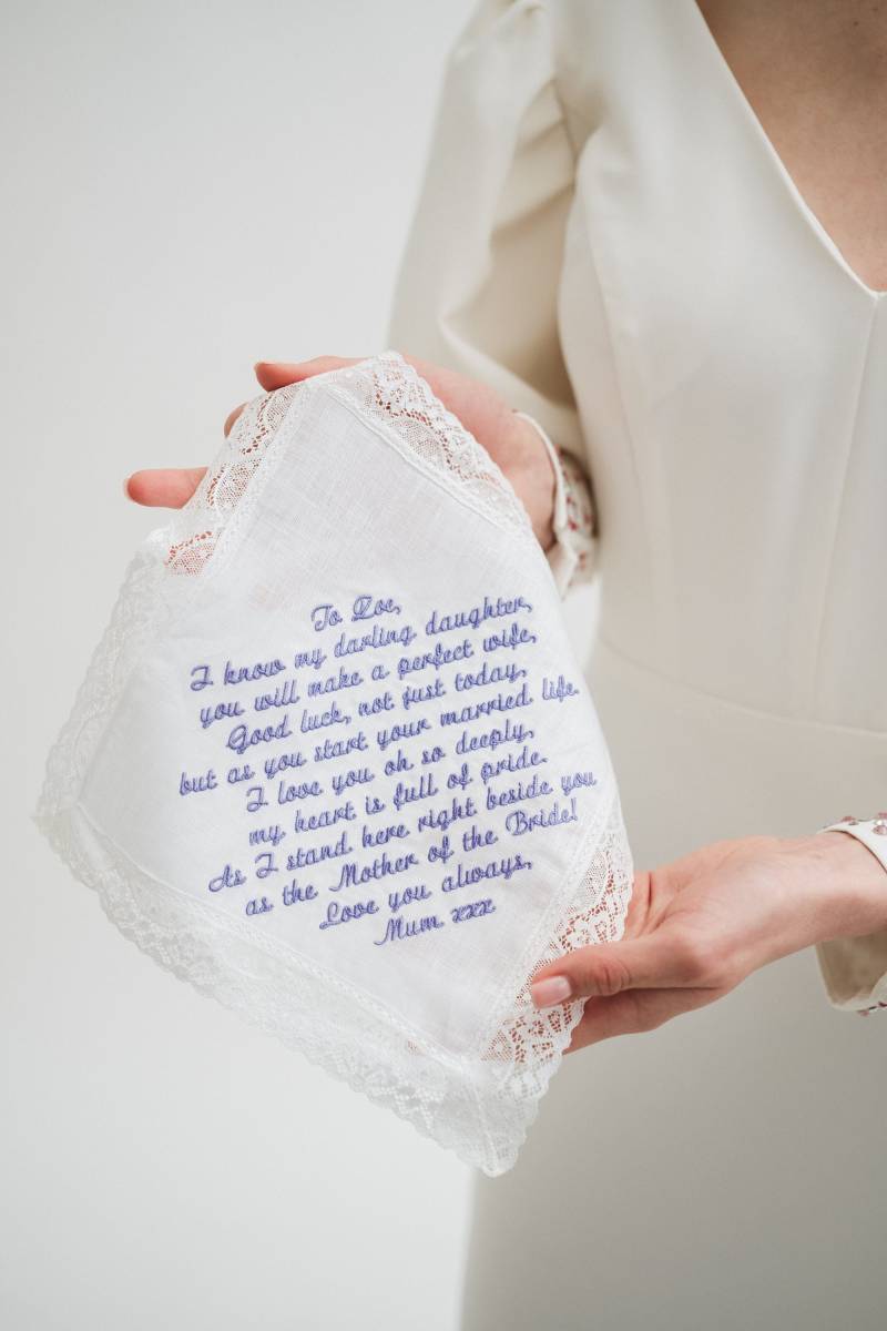 Mutter Der Braut Geschenk, Personalisiertes Spitzen Einstecktuch - Nottingham Spitze Brautmutter Taschentuch Bestickt in Geschenk Box von extraspecialtouch