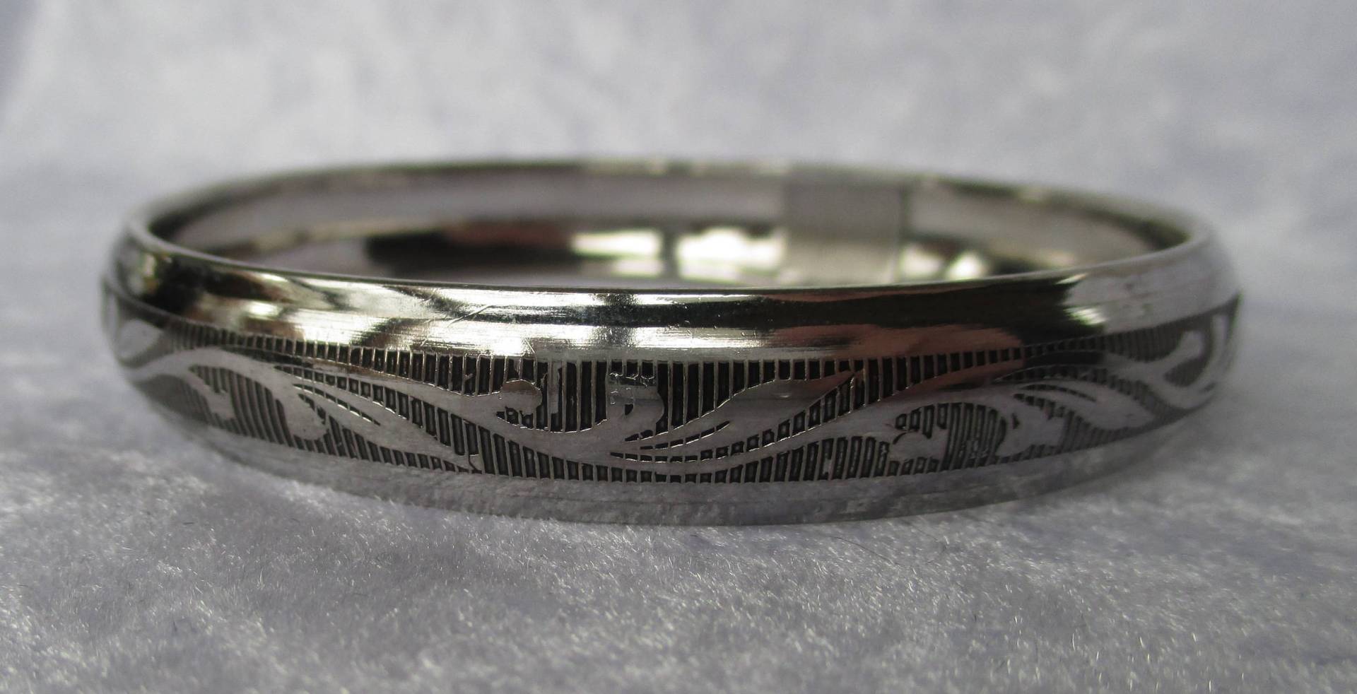 Armreif/Retro 80Er Silber Ranke Design Schwarz Geätzt Armreif/Retro 80Er Silber Ranke Design Schwarz Geätzt von eyecandyjewelsndecor