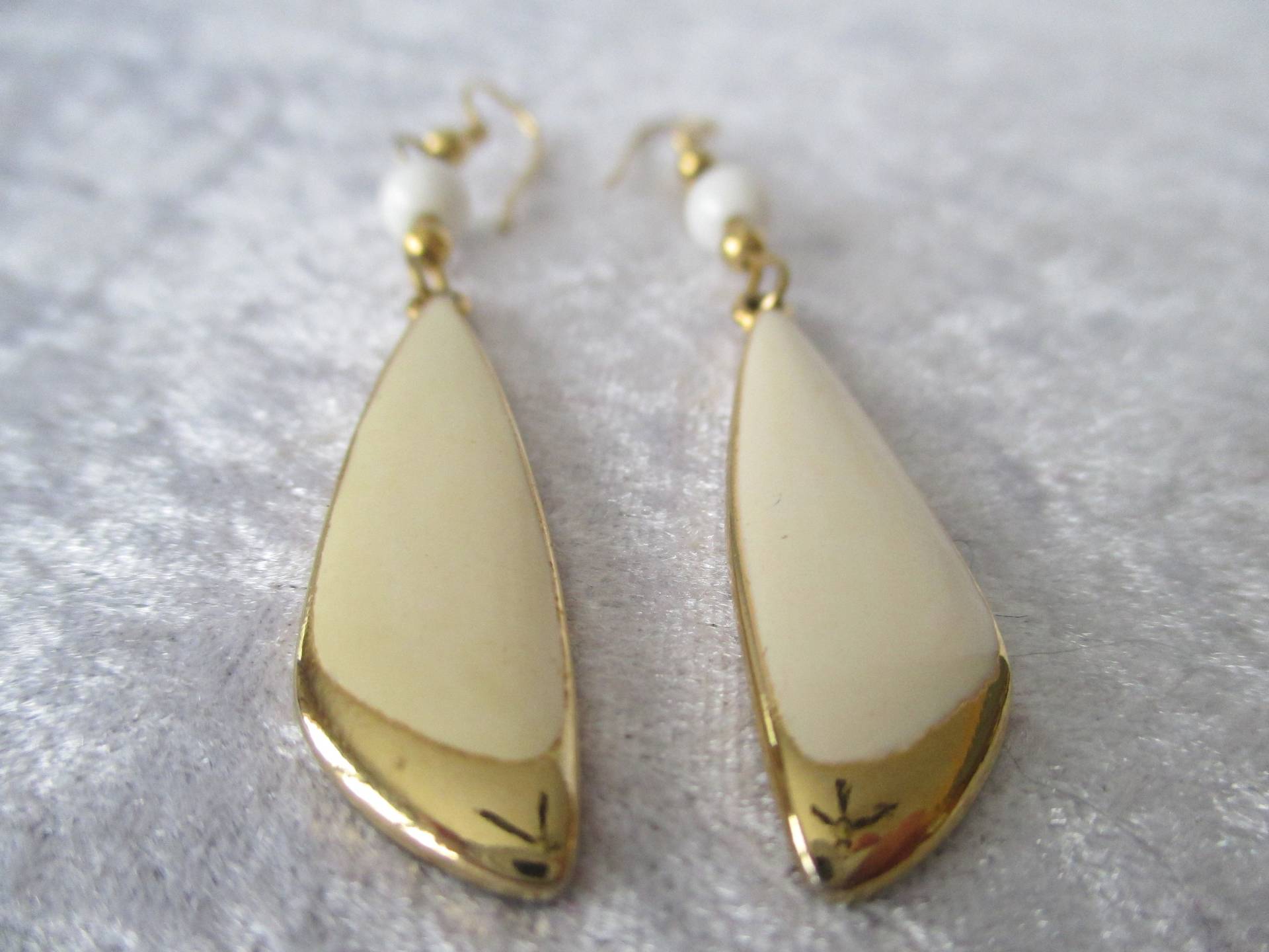 Vintage Gold Emaille Ohrringe, Tropfenform Vintage Gold Emaille Ohrringe, Tropfenform von eyecandyjewelsndecor