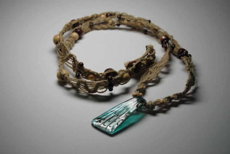 Hanf Halskette Mit Blau-Türkis Anhänger Hanf Halskette Mit Blau-Türkis Anhänger von eyesofashes