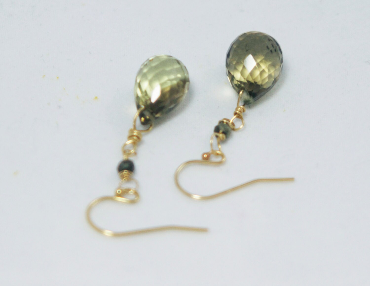 Harlekin Cut Grade Aaa Smokey Quartz Tear Drop Ohrringe Baumeln Aus Einem Pyrit Nugget Auf 14Kt Gold Französisch Drähte Harlekin Cut Grade Aaa Smokey Quartz Tear Drop Ohrringe Baumeln Aus Einem Pyrit Nugget Auf 14Kt Gold Französisch Drähte von eyevibe