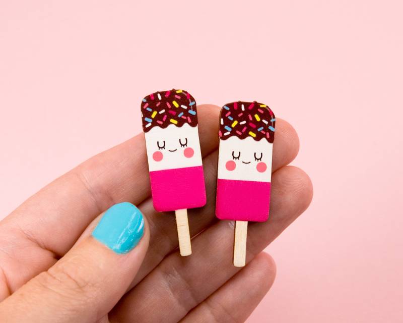 Kawaii Eis Ohrstecker Laser-Cut Birkenholz Schmuck Kawaii Eis Ohrstecker Laser-Cut Birkenholz Schmuck von eyupchuck