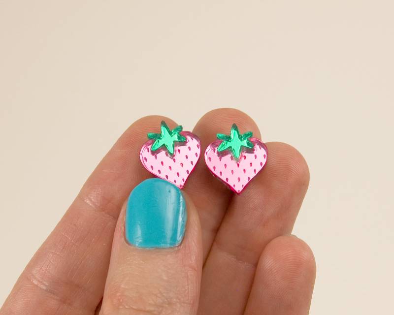 Rosa Erdbeer Ohrstecker Aus Laser Cut Spiegel Acryl Rosa Erdbeer Ohrstecker Aus Laser Cut Spiegel Acryl von eyupchuck