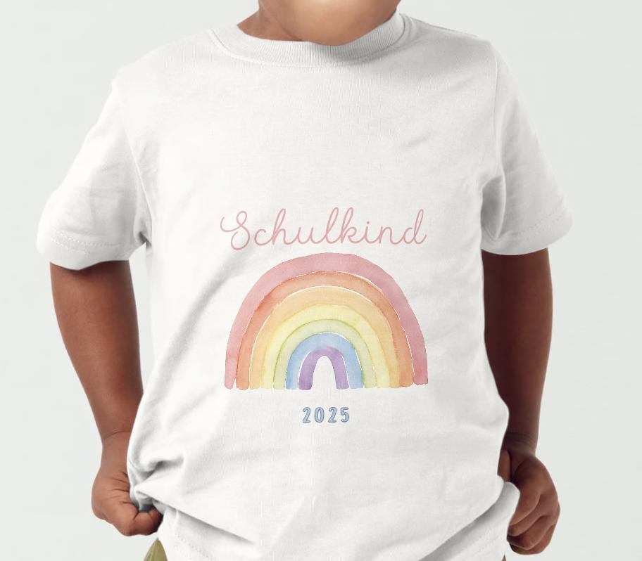 Schulkind 2025 T-Shirt "Regenbogen" Schulkind 2025 T-Shirt "Regenbogen" von fabelhafteSchwestern