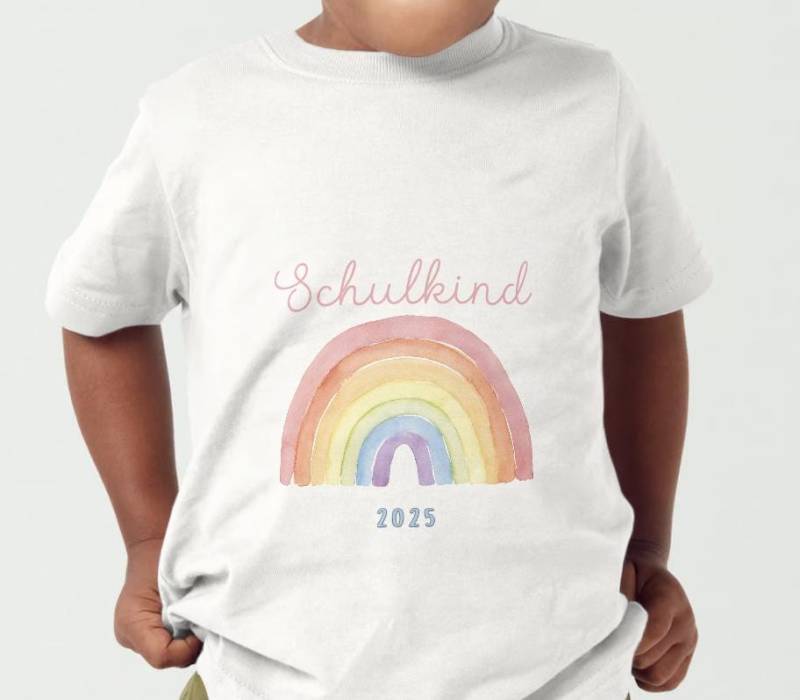 Schulkind 2025 T-Shirt "Regenbogen" Schulkind 2025 T-Shirt "Regenbogen" von fabelhafteSchwestern