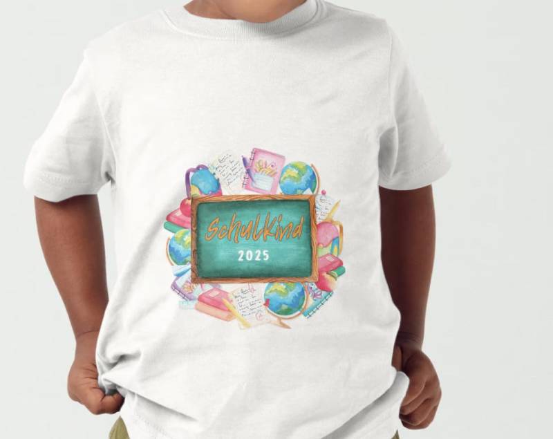 Schulkind 2025 T-Shirt "Tafel" Schulkind 2025 T-Shirt "Tafel" von fabelhafteSchwestern