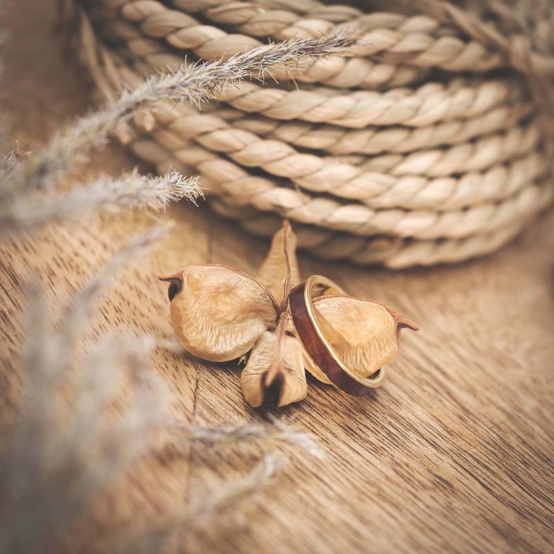 Holz Ring Gold 4 Mm Unisex Holzring Wolfram Eisenholz Wasserfest & Handgefertigt Ehering Trauring Verlobungsring Natur Schmuck Set von fablano