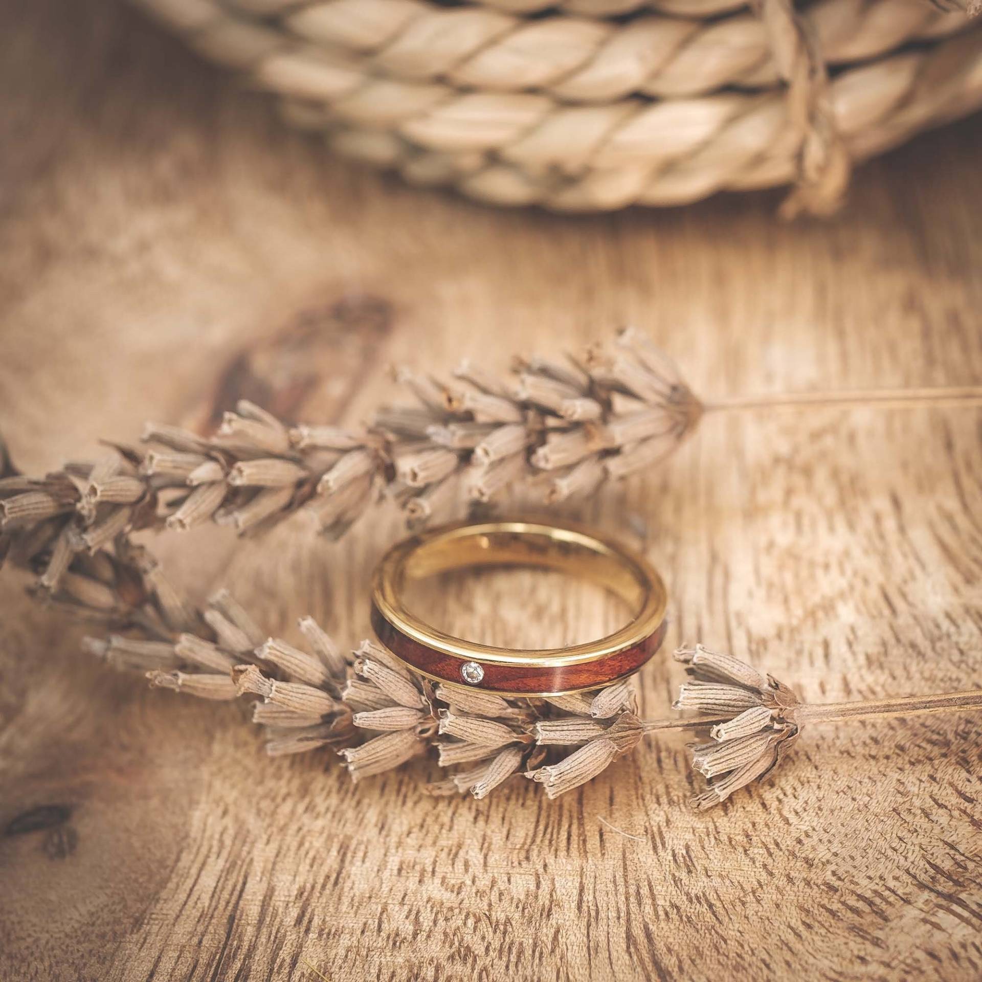 Holz Ring Gold Mit Stein 3 Mm Damen Holzring Wolfram Eisenholz Wasserfest & Handgefertigt Unikat Schmuck Natur Ehering Frauen von fablano