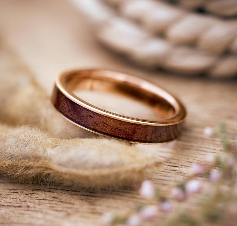 Holzring Roségold Elyor 4 Mm Ring Aus Walnussholz & Wolfram Wasserfest Und Handgefertigt Ehering Verlobungsring Natur Schmuck Geschenk von fablano