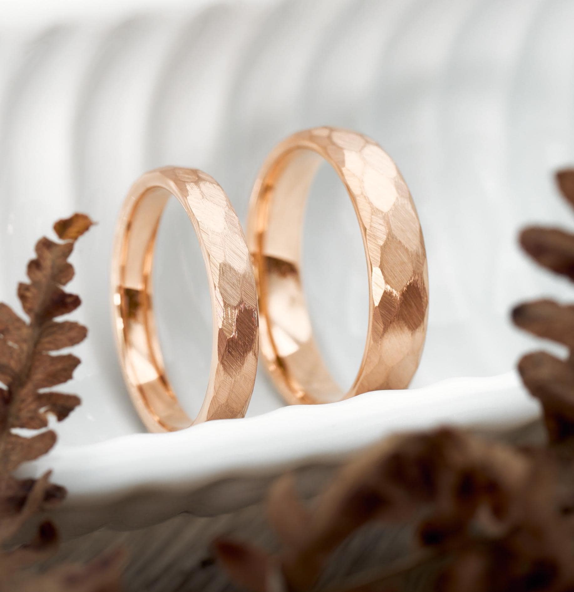 Luna Partnerringe Roségold Gehämmert 3, 5 Und 5 Mm Handgefertigt Trauringe, Verlobungsringe, Oder Statement-Ringe Für Damen & Herren Luna Partnerringe Roségold Gehämmert 3, 5 Und 5 Mm Handgefertigt Trauringe, Verlobungsringe, Oder Statement-Ringe Für Damen & Herren von fablano