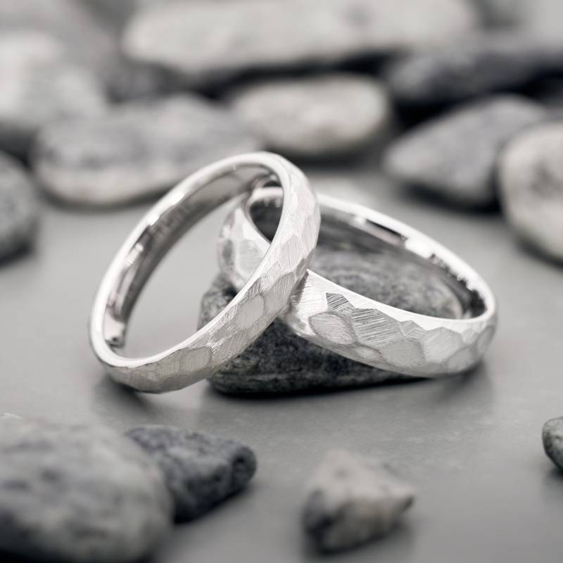 Luna Partnerringe Weißgold 3, 5 Mm & 5 Eheringe Wolfram Gehämmert Wasserfest Und Handgefertigt Trauringe Verlobungsringe Unikat Set von fablano