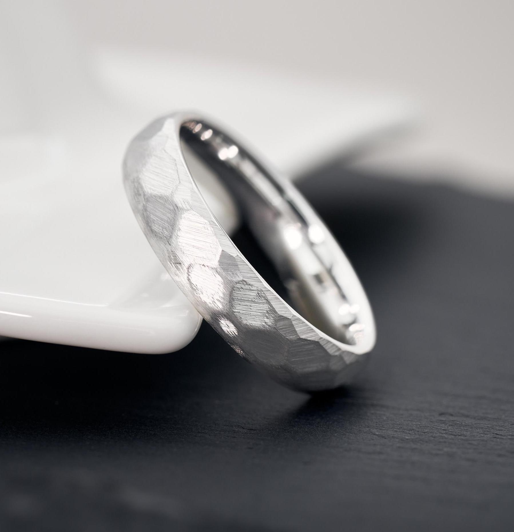 Luna Ring Weißgold Gehämmert 5 Mm Handgefertigter Trauring, Verlobungsring, Partnerring Oder Statement-Ring Für Damen & Herren Luna Ring Weißgold Gehämmert 5 Mm Handgefertigter Trauring, Verlobungsring, Partnerring Oder Statement-Ring Für Damen & Herren von fablano