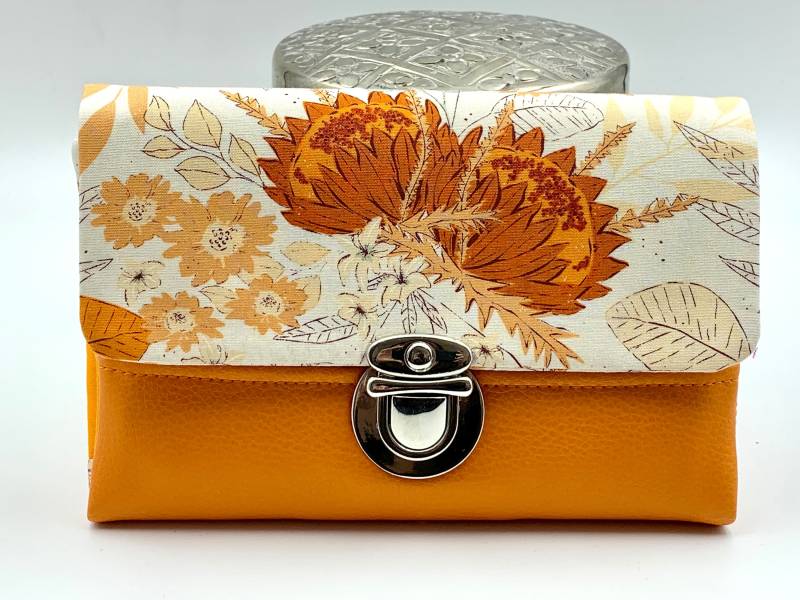 Geldbörse Blumen Orange von fadenschaetze