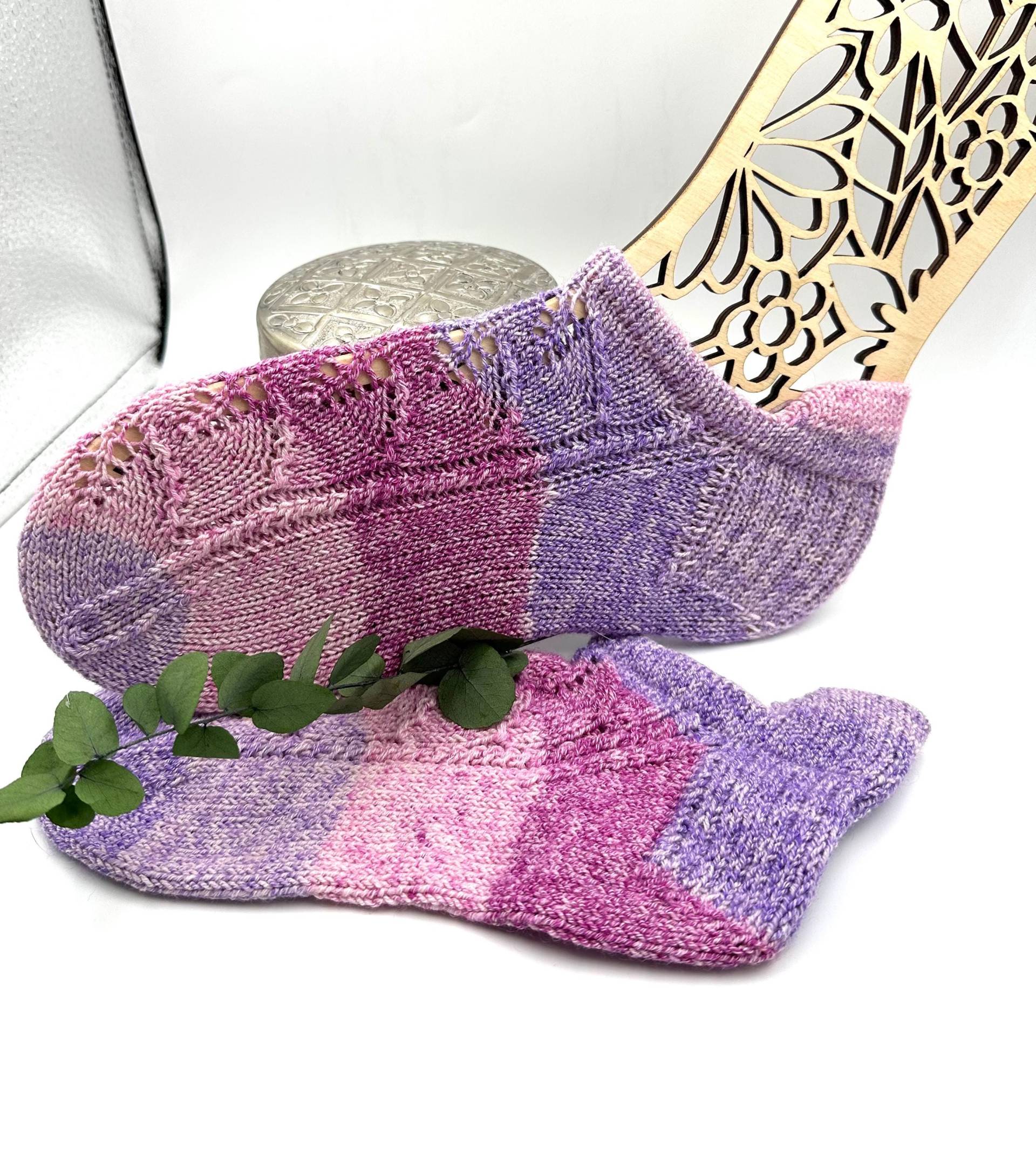 Handgestrickte Wollsocken/Sneakersocken Aus Baumwollewolle Gr.38, Beige Mit Lochmuster von fadenschaetze