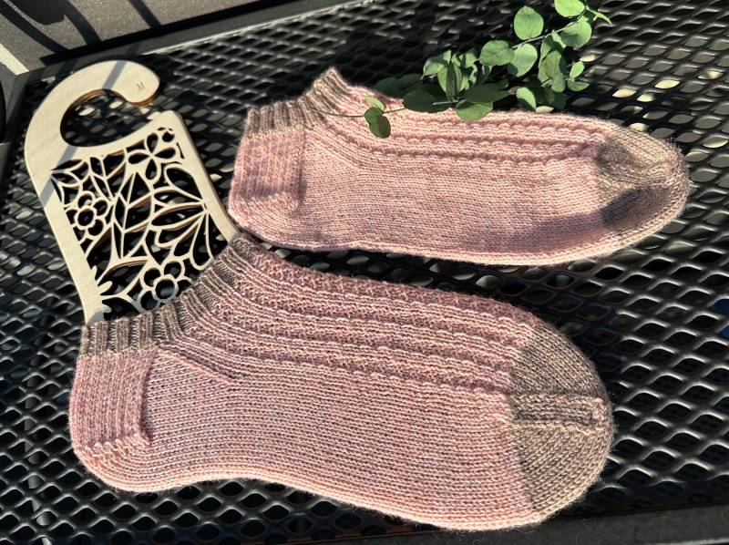 Handgestrickte Wollsocken/Sneakersocken Aus Merinowolle Gr.38/39 Handgestrickte Wollsocken/Sneakersocken Aus Merinowolle Gr.38/39 von fadenschaetze