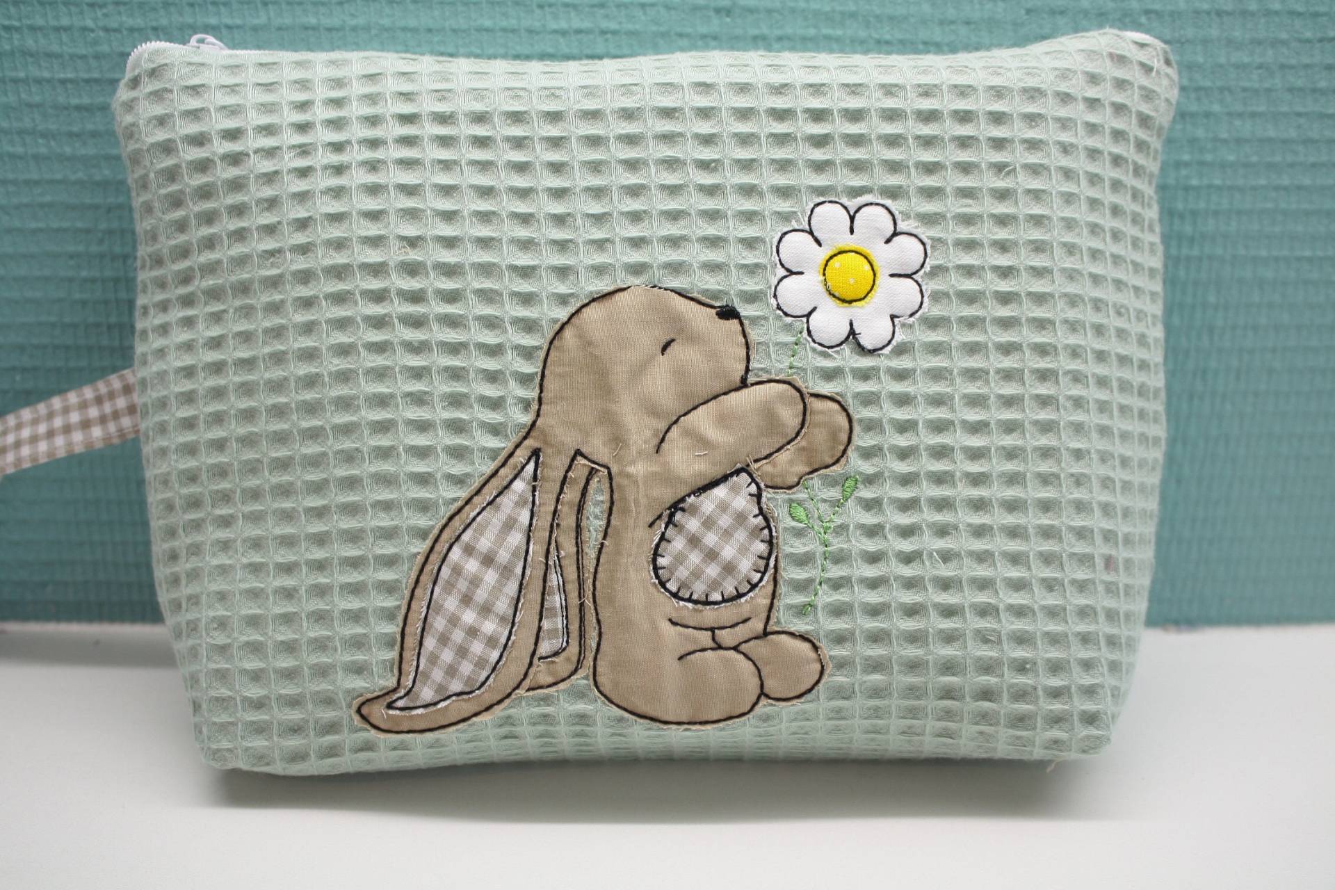 Wickeltasche Mit Namen , Kulturbeutel Für Kinder, Hase Wickeltasche Mit Namen , Kulturbeutel Für Kinder, Hase von fadentaenzerin