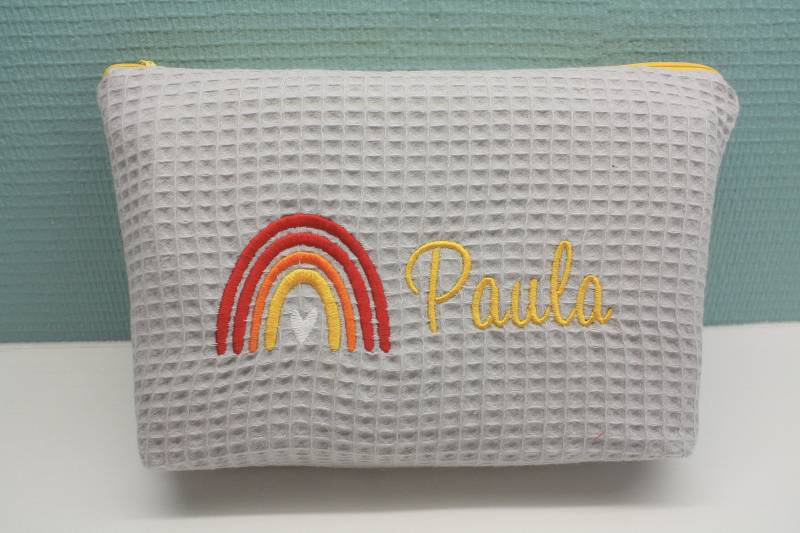 Windeltasche Kulturbeutel Regenbogen Name Windeltasche Kulturbeutel Regenbogen Name von fadentaenzerin