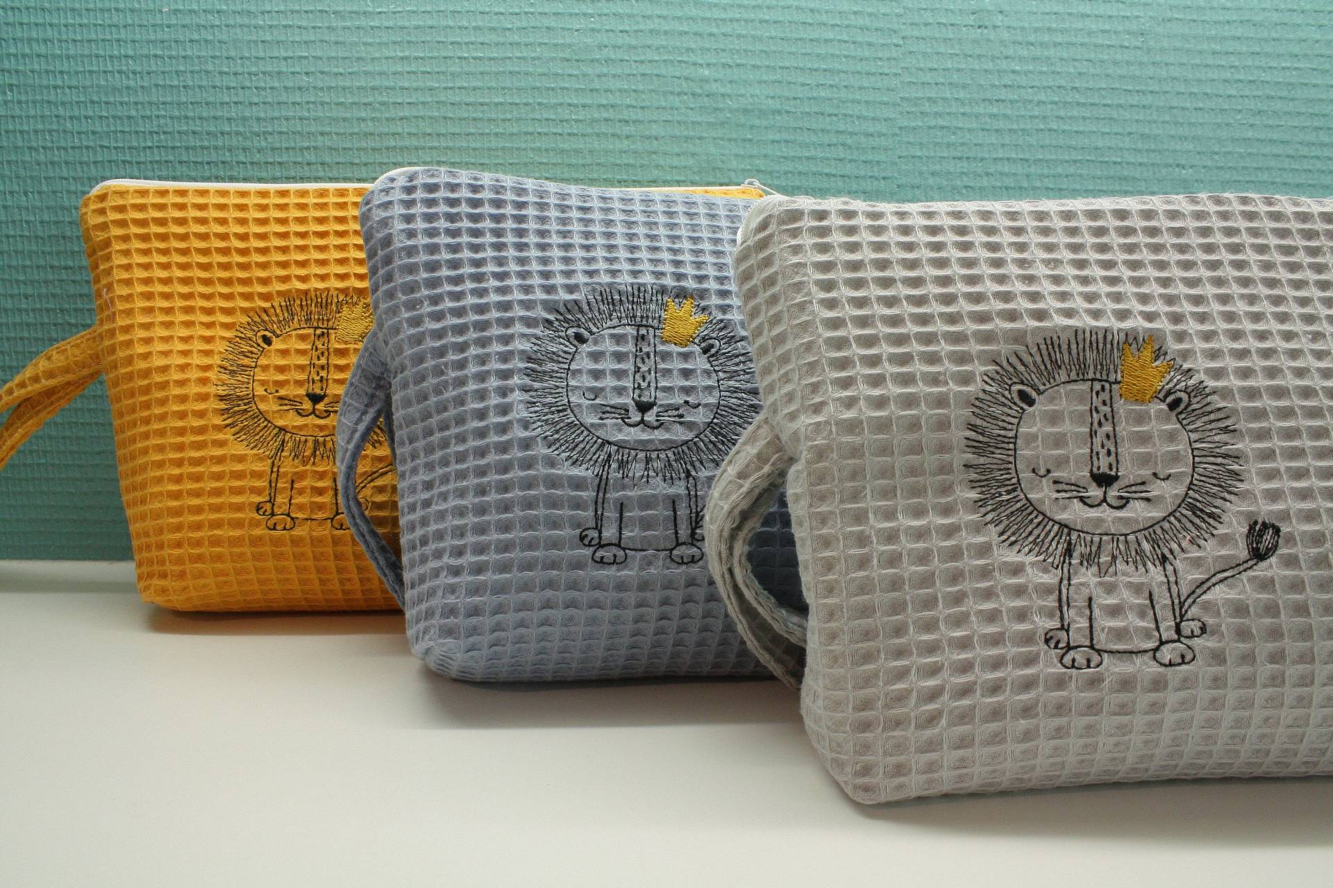 Windeltasche Löwe Wunschfarbe Wunschname Windeltasche Löwe Wunschfarbe Wunschname von fadentaenzerin