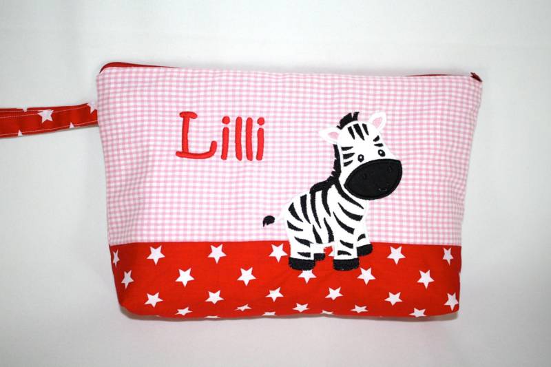Windeltasche Mit Namen, Kulturbeutel Für Kinder, Wickeltasche, Zebra, Name, Kulturbeutel, Waschtasche, Windeltasche Windeltasche Mit Namen, Kulturbeutel Für Kinder, Wickeltasche, Zebra, Name, Kulturbeutel, Waschtasche, Windeltasche von fadentaenzerin
