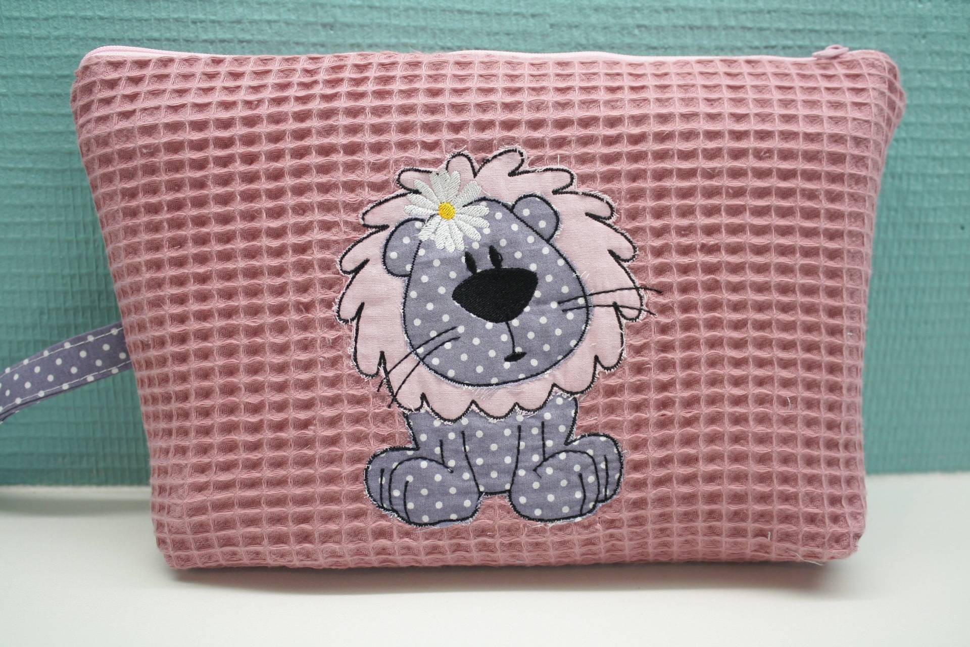 Windeltasche Mit Namen, Personalisiert, Kulturbeutel Für Kinder, Löwe Windeltasche Mit Namen, Personalisiert, Kulturbeutel Für Kinder, Löwe von fadentaenzerin