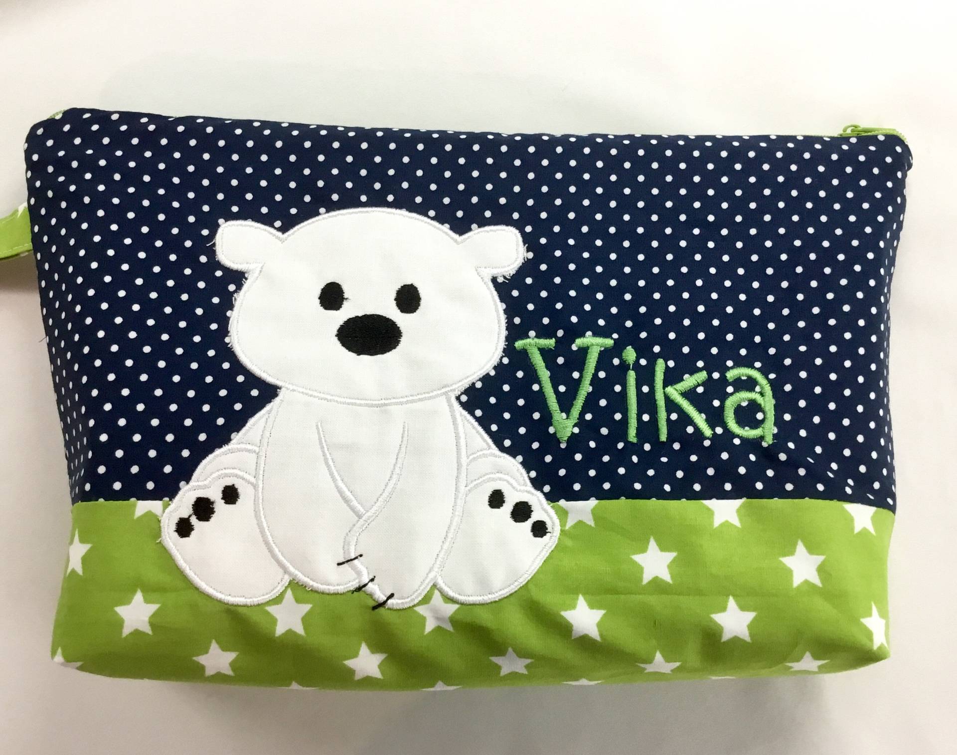 Windeltasche Mit Wunschnamen Eisbär, Kulturbeutel Für Kinder Windeltasche Mit Wunschnamen Eisbär, Kulturbeutel Für Kinder von fadentaenzerin