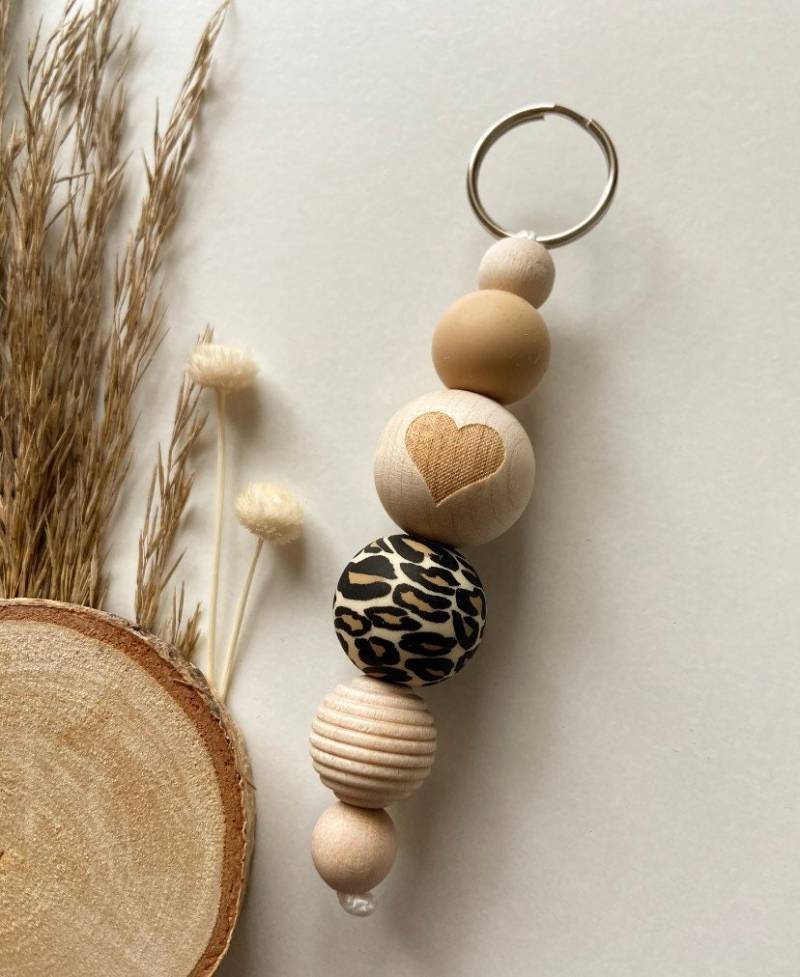 Schlüsselanhänger | Natur Holz Leo Leopard Schwarz Beige Creme Accessoires Geschenk Freundin Geburtstag Valentinstag von faedelwerk