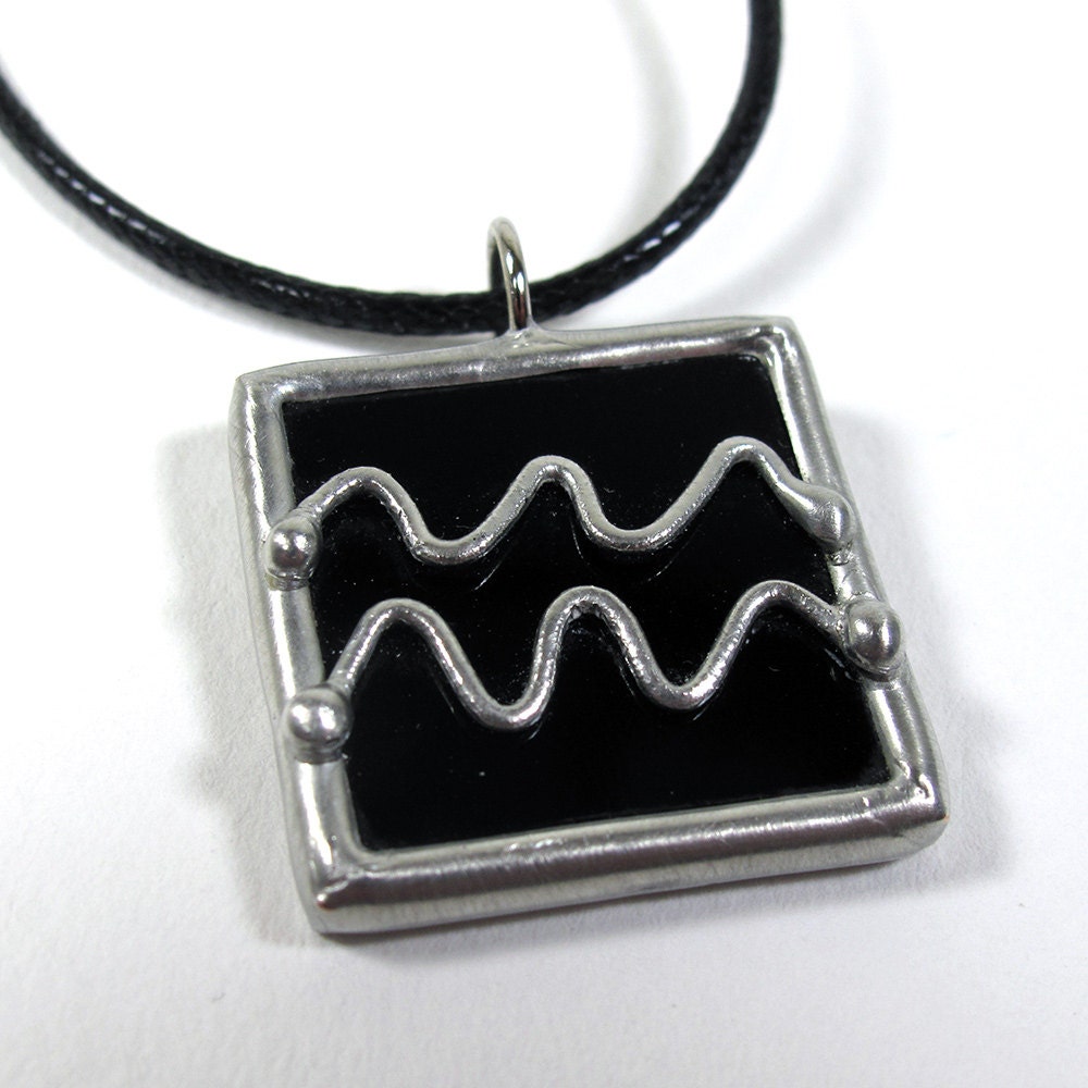 Aquarius - Glasmalerei-sternzeichen-Anhänger Mit Schwarzer Kordel von faerieglass