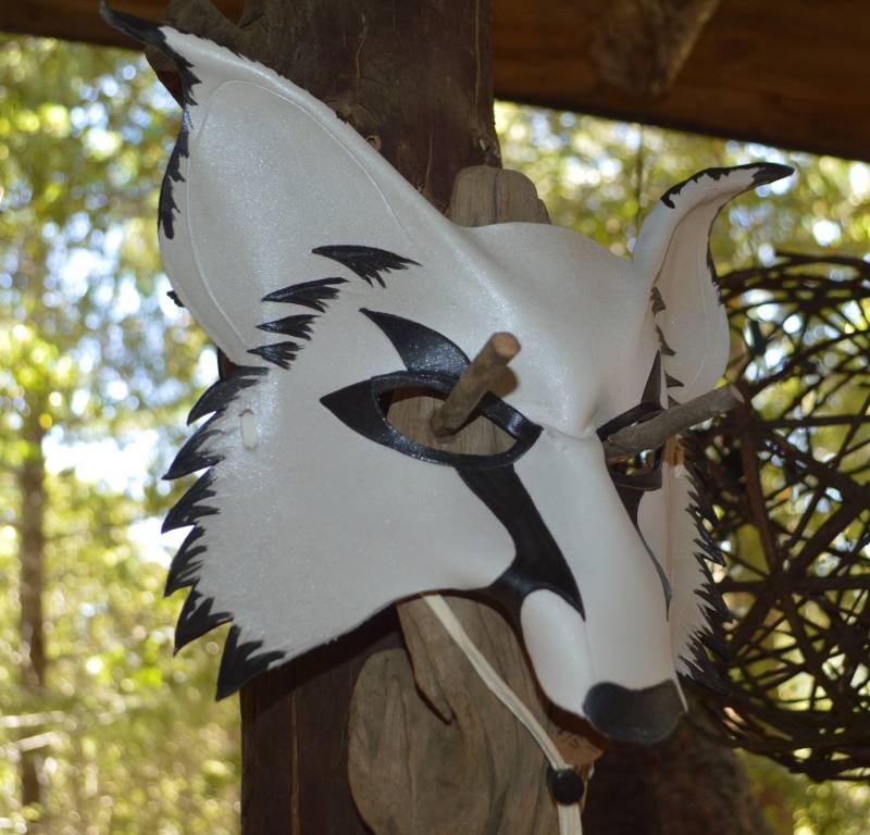 Silberfuchs, Weißer Wolf - Ledermaske Von Faerywhere von faerywhere