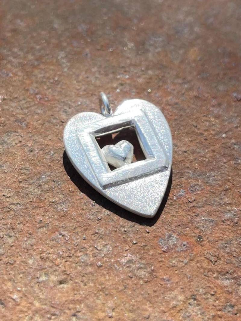 Handgefertigter Anhänger Herz Im 925/ Sterlingsilber Recyclingsilber 30mm Unikat Handgefertigter Anhänger Herz Im 925/ Sterlingsilber Recyclingsilber 30mm Unikat von fairfaktur