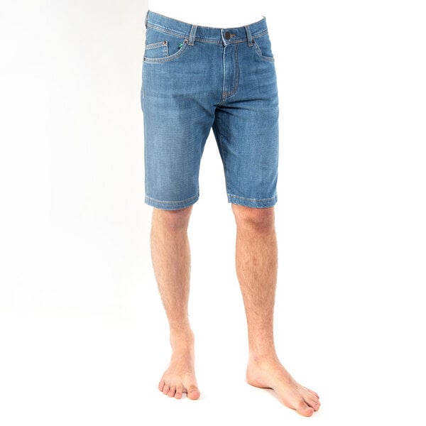 fairjeans SHORTY LIGHT BLUE Bermuda Shorts aus Jeans in hellblauer Waschung, aus Bio-Baumwolle, fair hergestellt von fairjeans