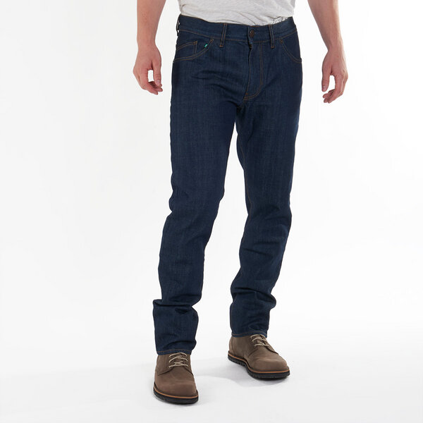 fairjeans dunkleblaue Jeans RELAXED NAVY aus 100% Bio-Baumwolle ohne Elasthan in leichter tapered Form von fairjeans