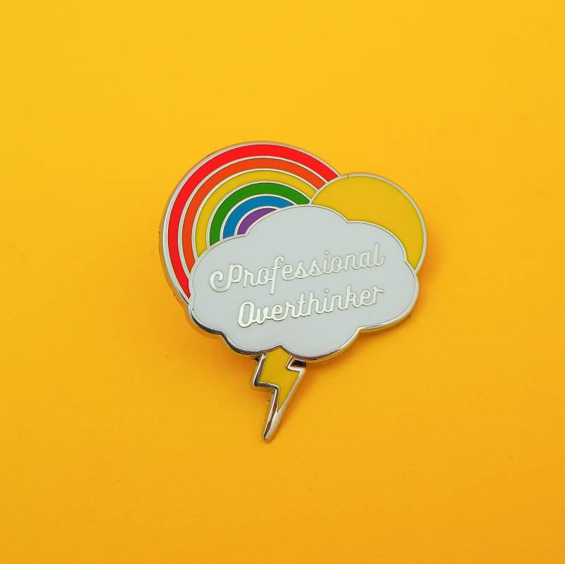 Professioneller Overthinker Regenbogen Emaille Pin - Hard Abzeichen Mentale Gesundheit Anstecknadel von fairycakes