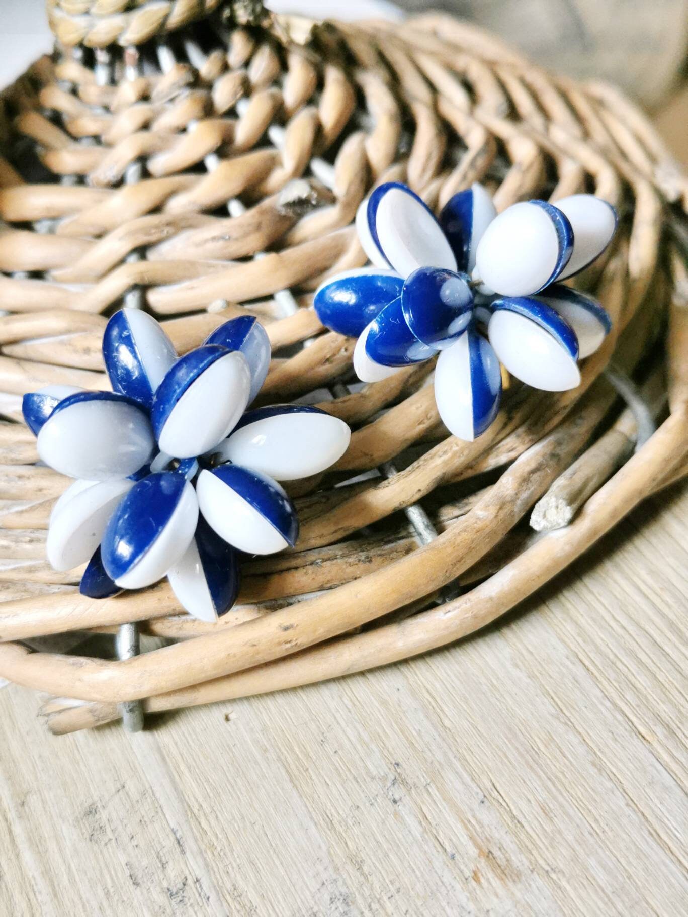 60Er Jahre Kunststoff Ohrclips Ohrringe Blau/Weiß Wunderschön Rockabella Earclips True Vintage von fairytailjewelry