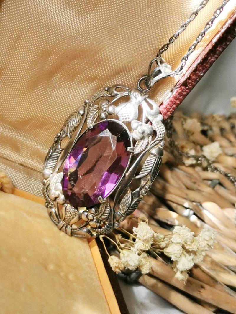 Art Deco 835 Silber Ketten Anhänger Violetter Stein Um 1930 Floral Edelstein True Vintage Necklace Pandent von fairytailjewelry
