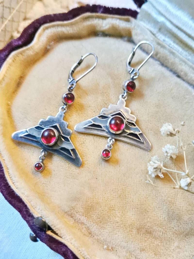 Art Deco 925 Silber Emaille Ohrringe Rote Glas Cabochons 1930 True Vintage Design Bauhaus Brocante Enamel Sterling Silver Earring von fairytailjewelry