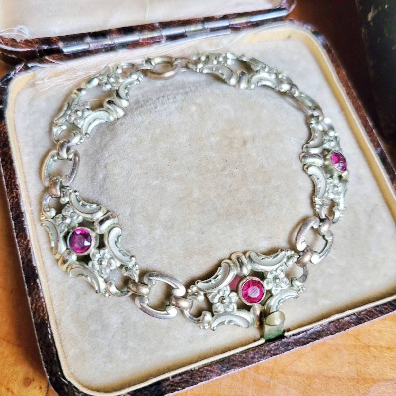 Art Nouveau Doublè Armband Floral Mit Rote Steine Um 1920 Gold Double Beocante Sammler Gliederarmband Blüte Blume Blossom Kleid Dame Art Nouveau Doublè Armband Floral Mit Rote Steine Um 1920 Gold Double Beocante Sammler Gliederarmband Blüte Blume Blossom Kleid Dame von fairytailjewelry