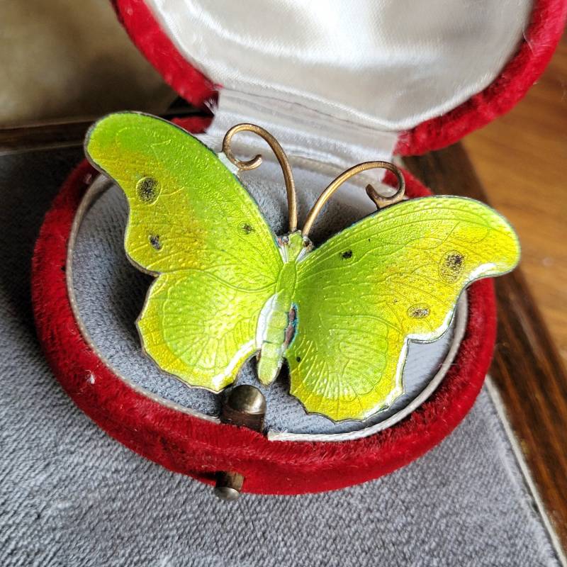Art Nouveau Guilloche Emaille Schmetterling Gelb/Grün - 1920 Jugendstil Cottage Landhaus Butterfly Tier Insekt Sommer Cloisonne Art Nouveau Guilloche Emaille Schmetterling Gelb/Grün - 1920 Jugendstil Cottage Landhaus Butterfly Tier Insekt Sommer Cloisonne von fairytailjewelry