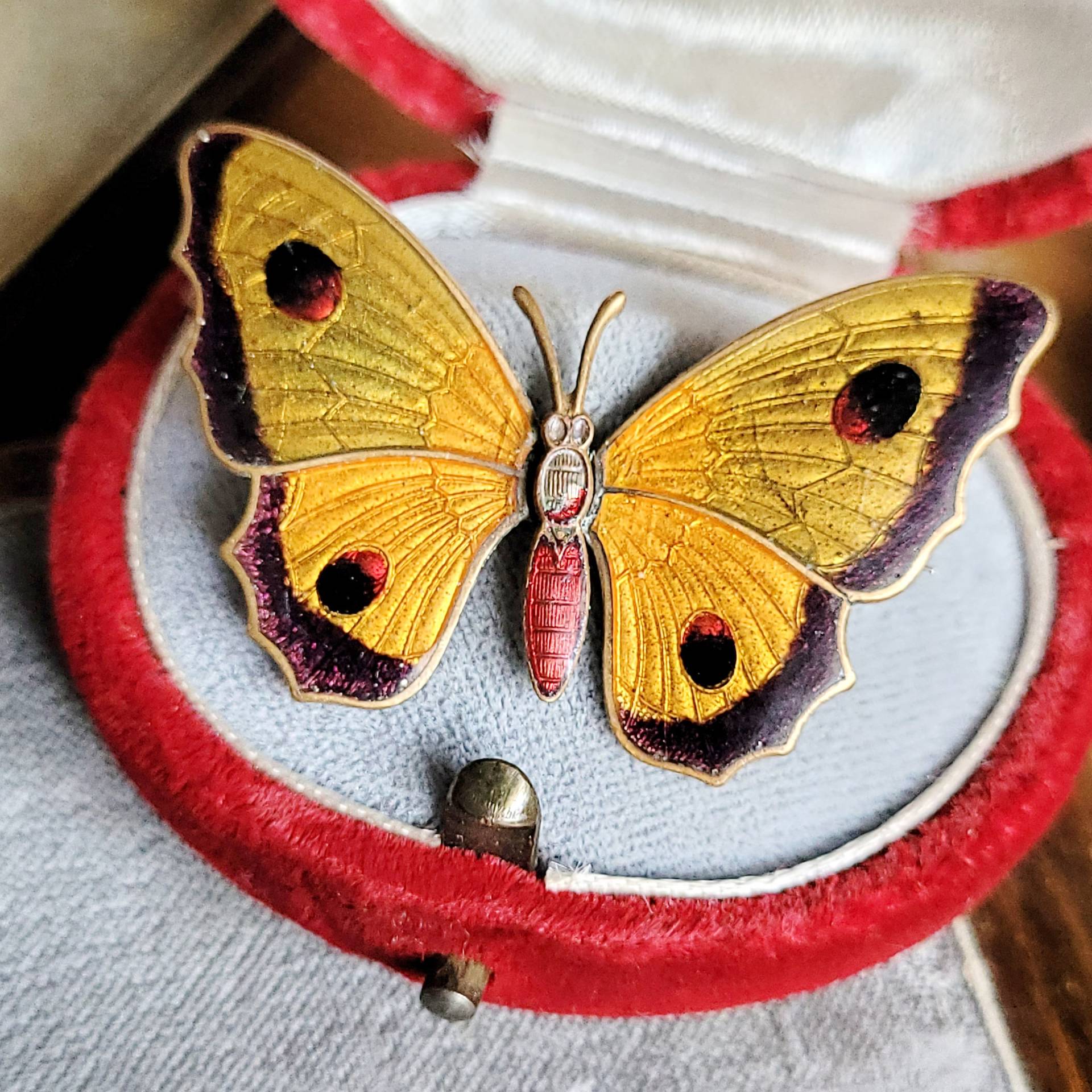 Art Nouveau Guilloche Emaille Schmetterling Orange Gelb Grün Rot - 1920 Jugendstil Cottage Landhaus Butterfly Tier Insekt Sommer Cloisonne Art Nouveau Guilloche Emaille Schmetterling Orange Gelb Grün Rot - 1920 Jugendstil Cottage Landhaus Butterfly Tier Insekt Sommer Cloisonne von fairytailjewelry