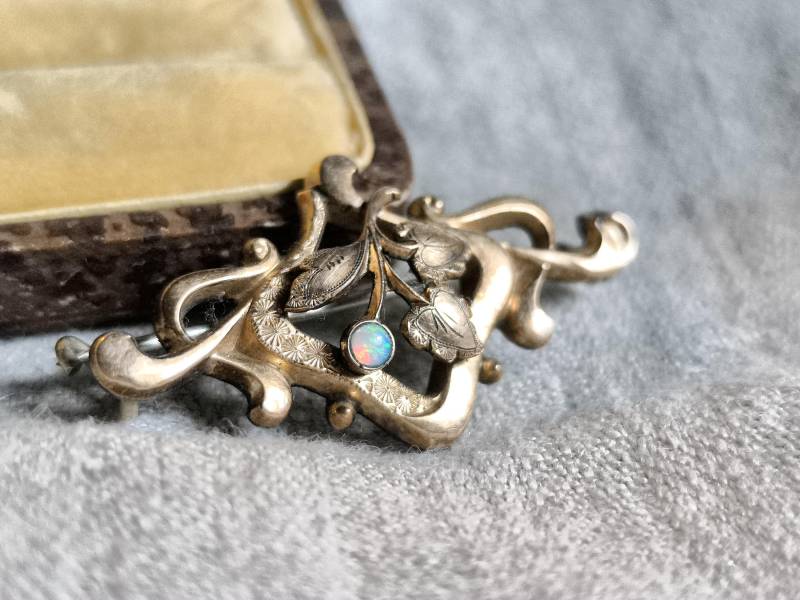Art Nouveau Opal Brosche Jugendstil Gold Doublé 1920 Blüten Eichellaub Antik Cottage Landhaus Liebe Sammler Art Nouveau Opal Brosche Jugendstil Gold Doublé 1920 Blüten Eichellaub Antik Cottage Landhaus Liebe Sammler von fairytailjewelry