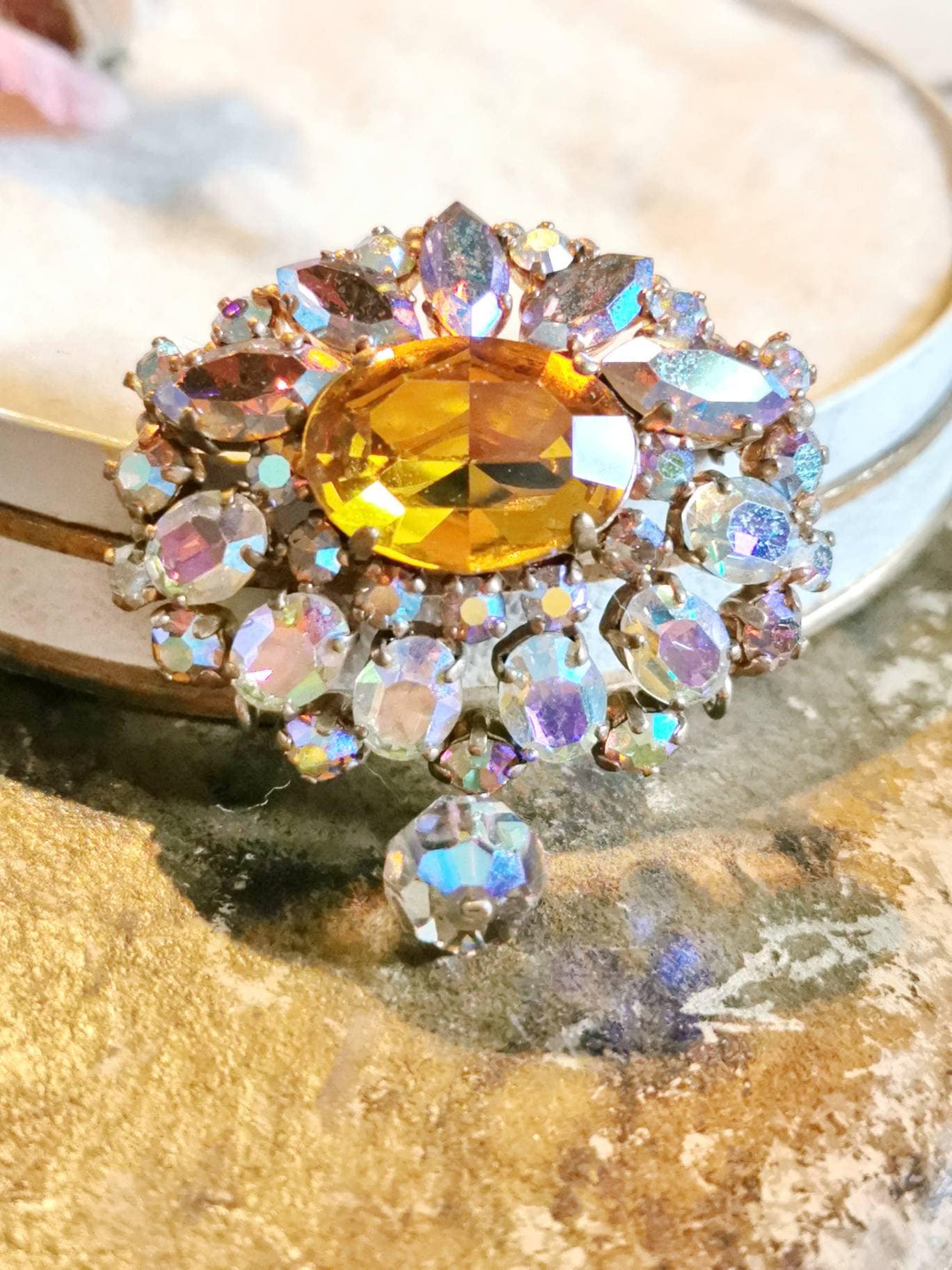 Aurora Borealis Strass Brosche 60Er Jahre Glitzer Nadel Brooch True Vintage Bernstein Farben Design Glas Aurora Borealis Strass Brosche 60Er Jahre Glitzer Nadel Brooch True Vintage Bernstein Farben Design Glas von fairytailjewelry