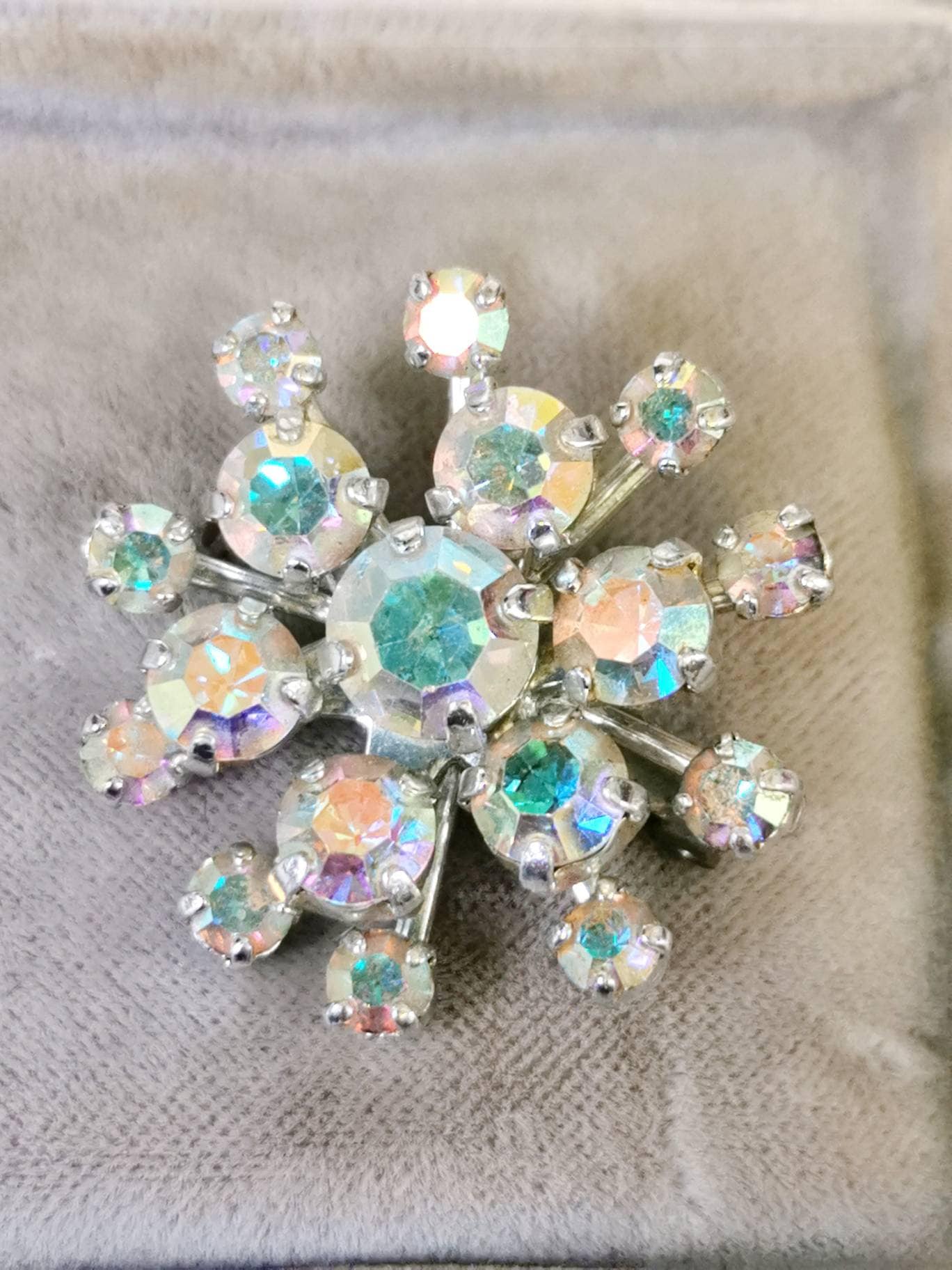 Aurora Borealis Strass Brosche 60Er Jahre Glitzer Nadel Brooch True Vintage Aurora Borealis Strass Brosche 60Er Jahre Glitzer Nadel Brooch True Vintage von fairytailjewelry