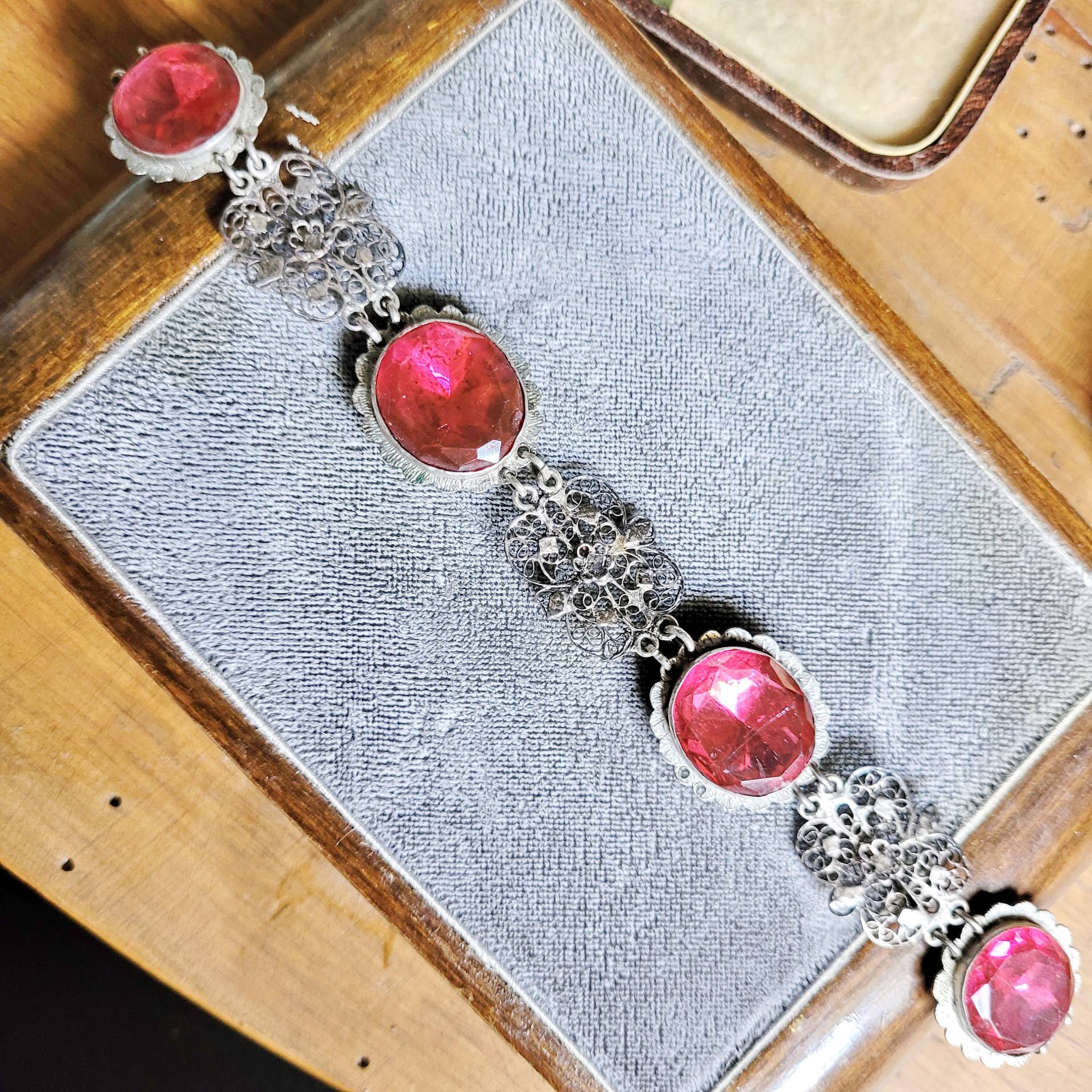 Barockes Paste Stein Armband Um 1740 - 1780 Rosarot Selten Viktorian Filigran Silber Armkette Rot Rosa Früh Tracht Bauern Sammler Rar Barockes Paste Stein Armband Um 1740 - 1780 Rosarot Selten Viktorian Filigran Silber Armkette Rot Rosa Früh Tracht Bauern Sammler Rar von fairytailjewelry