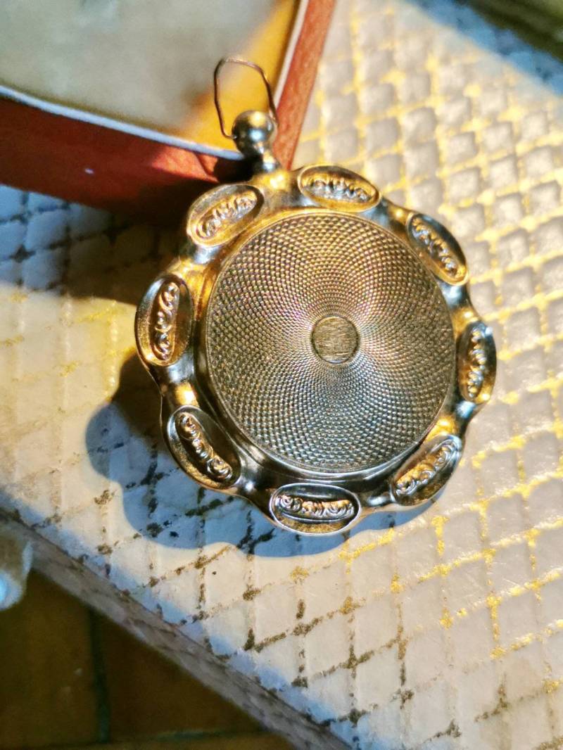 Biedermeier Foto Medaillon 1840 Rue Vintage Photo Necklace Pendant Golden Ketten Anhänger True Cottage Landhaus Viktorain von fairytailjewelry